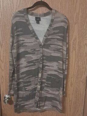 Daytrip Women's Camouflage Button-Front Cardigan - Gray & Beige